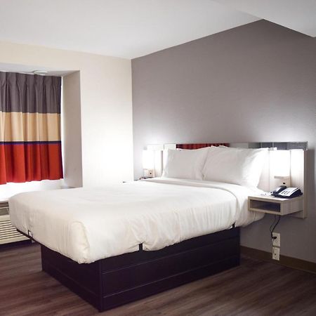 Travelers Inn And Suites Ралей Екстериор снимка