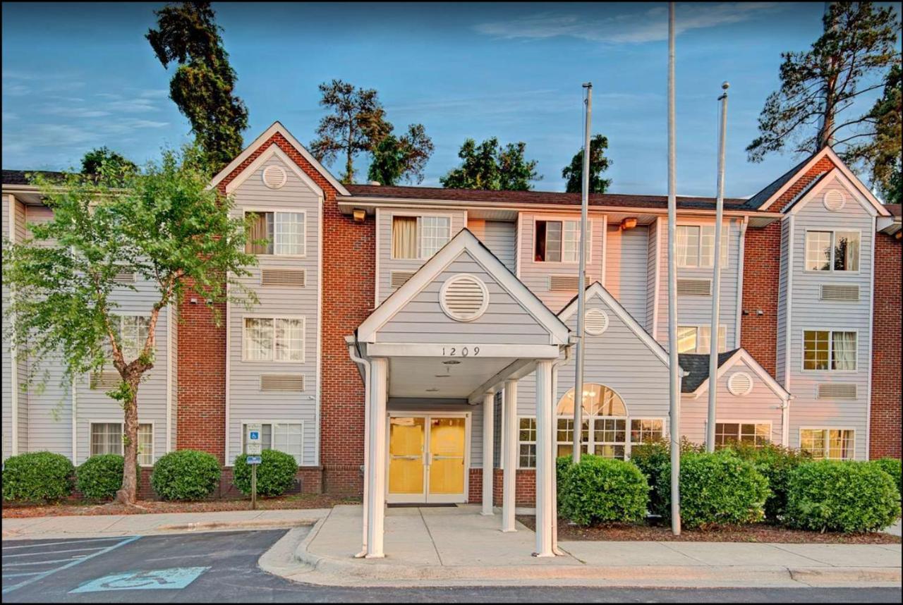 Travelers Inn And Suites Ралей Екстериор снимка
