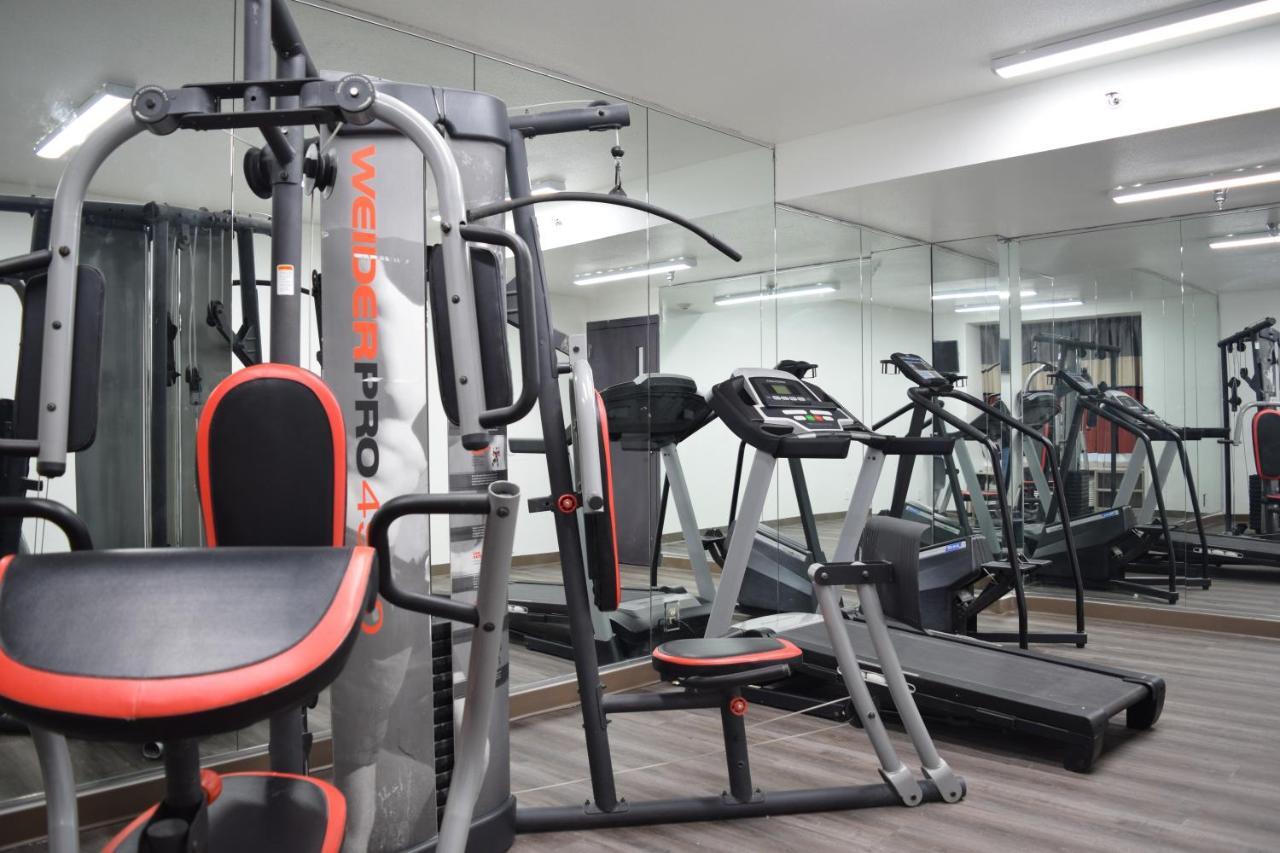 Travelers Inn And Suites Ралей Екстериор снимка