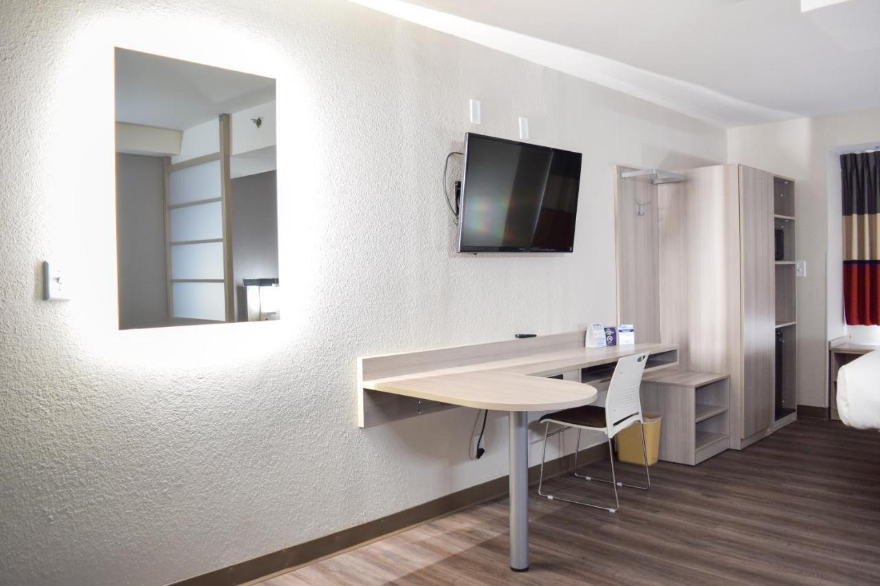 Travelers Inn And Suites Ралей Екстериор снимка