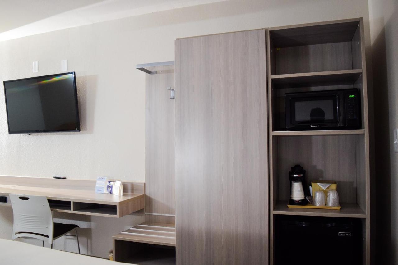 Travelers Inn And Suites Ралей Екстериор снимка