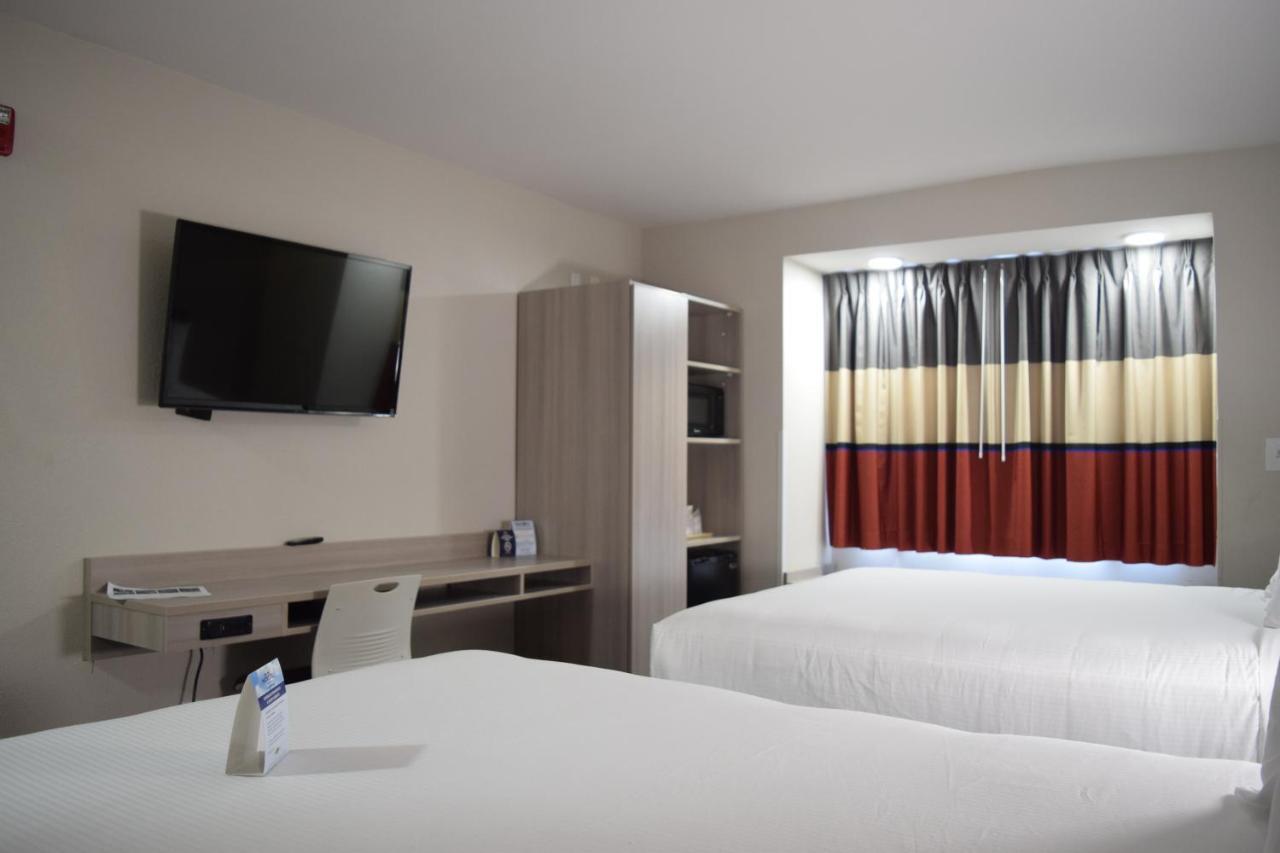 Travelers Inn And Suites Ралей Екстериор снимка