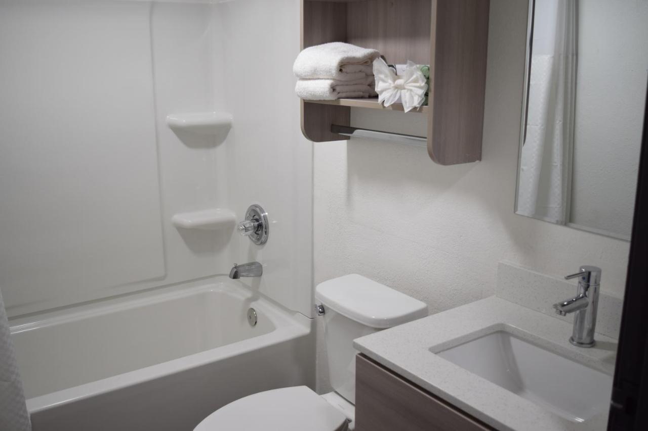 Travelers Inn And Suites Ралей Екстериор снимка