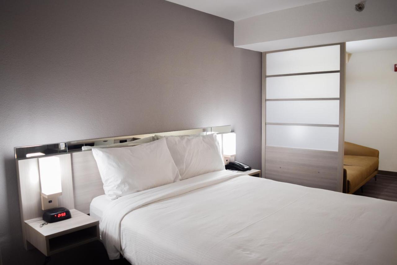 Travelers Inn And Suites Ралей Екстериор снимка