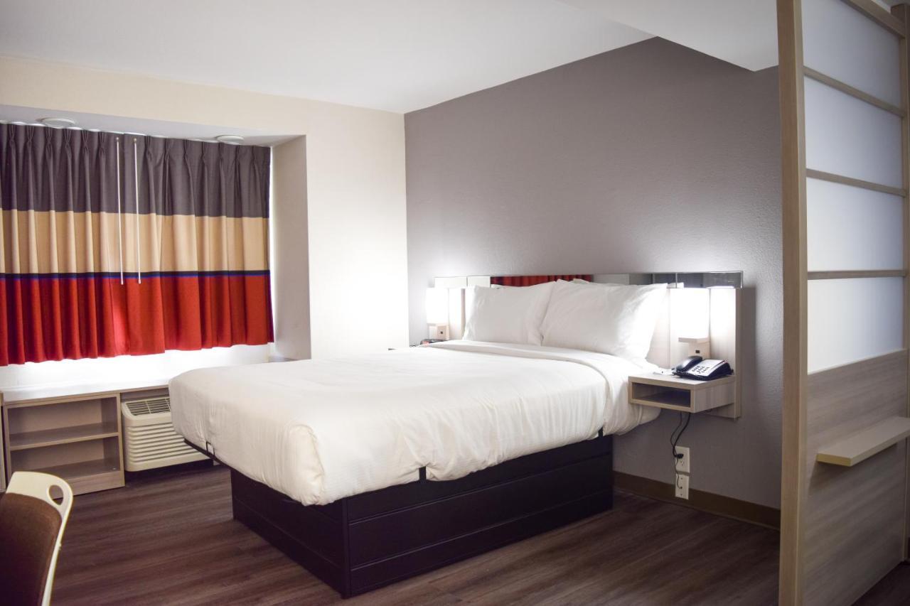 Travelers Inn And Suites Ралей Екстериор снимка