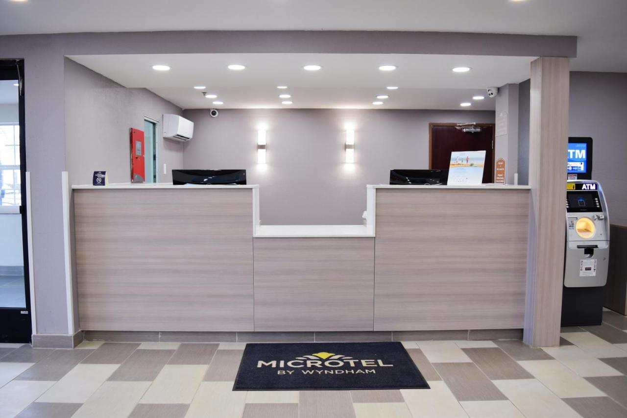Travelers Inn And Suites Ралей Екстериор снимка